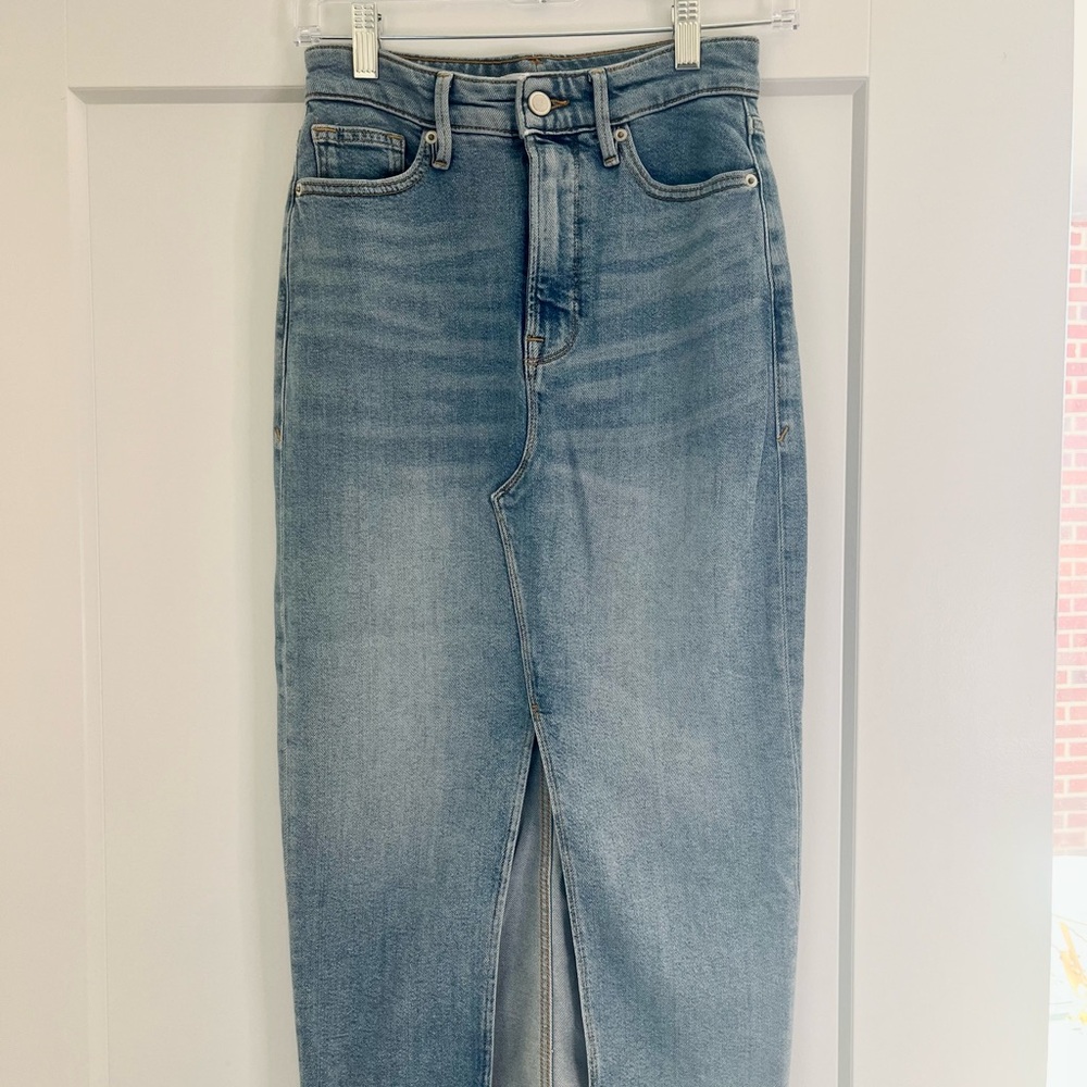 Good American denim slit skirt